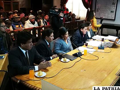 Las autoridades municipales en la audiencia sobre tierras fiscales
