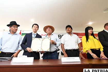 Morales entregó a la Confederación de Ganaderos de Bolivia el Protocolo Sanitario de Importación de Carne Bovina a China/ABI