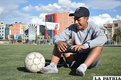 Pasa más tiempo en las canchas que en otro lugar