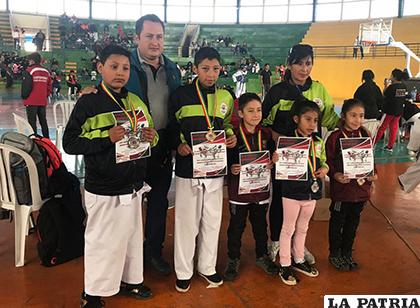 Los orureños se lucieron en el nacional de taekwondo /cortesía Rossemary Villarroel