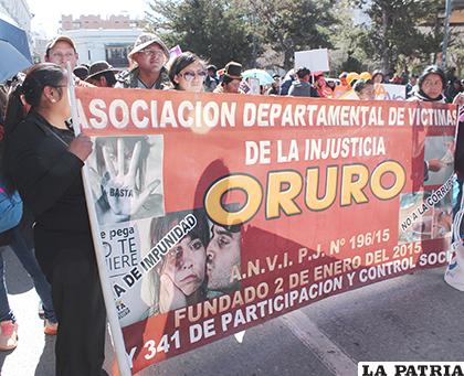La marcha contra la violencia y el feminicidio tuvo multitudinaria participación /LA PATRIA/CARLA HERRERA
