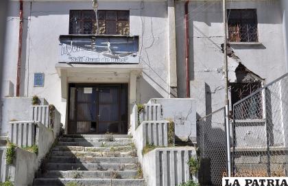 Frontis del Hospital General desgastado por los años /LA PATRIA/ARCHIVO
