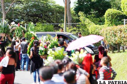 Decenas de vecinos y amigos de la localidad de San Martín acompañaron a la familia en el entierro /Milenio