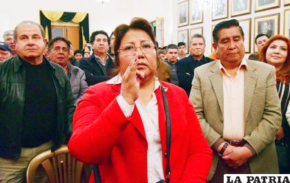 La señora Inés Quispe anoche fue posesionada como nueva presidente del club The Strongest /APG
