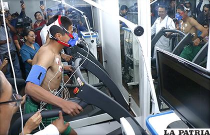 EN la víspera le realizaron exámenes médicos en la Federación Boliviana de Fútbol /APG