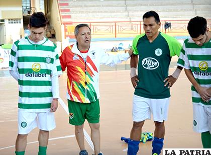 Valentín Humacayo tiene la experiencia de haber dirigido selecciones nacionales /LA PATRIA