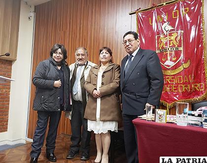 Miembros de la directiva de la Asociación de Bibliotecarios Oruro /LA PATRIA
