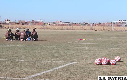 El entrenamiento de la víspera se retrasó debido a la reunión de los jugadores /LA PATRIA/CARLA HERRERA