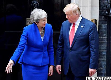 La primera ministra británica, Theresa May junto al presidente de Estados Unidos, Donald Trump /servidornoticias.com