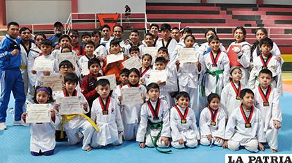 Los deportistas aprovecharon su vacación con el taller de taekwondo /LA PATRIA - Ovidio Cayoja
