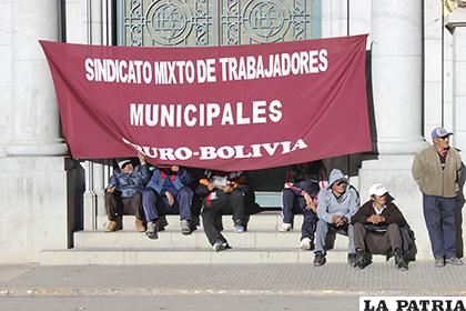 Los municipales siguen en huelga /LA PATRIA