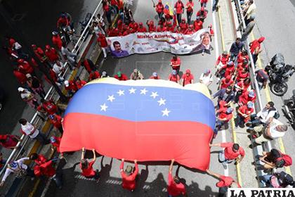 Simpatizantes chavistas se manifestaron en apoyo al gobierno de Nicolás Maduro /efe.com