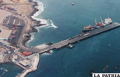El puerto peruano de Ilo, donde entra y sale la carga boliviana /RADIOFIDES.COM