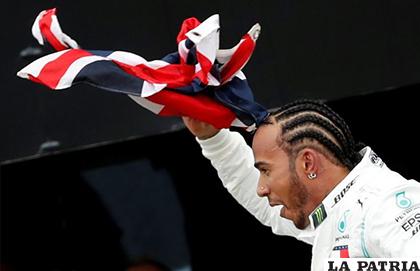 El británico Lewis Hamilton celebra el triunfo logrado en casa /as.com