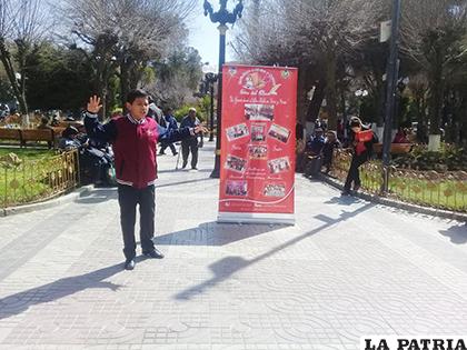 El elenco de Ecos del Alma se presentó en la plaza principal de Oruro /LA PATRIA