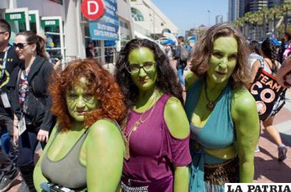 Las visitantes del Comic Con 2019 visten de esclavas de Orion de la serie Â´Star TrekÂ´, en San Diego, EE.UU. /EFE