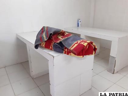 El cuerpo del infante en la morgue del Cementerio General /LA PATRIA