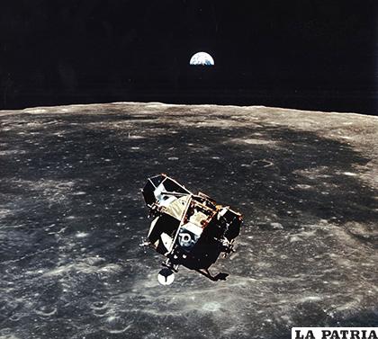 Vista de la nave Apolo 11 con la Tierra al fondo /VIE Magazine