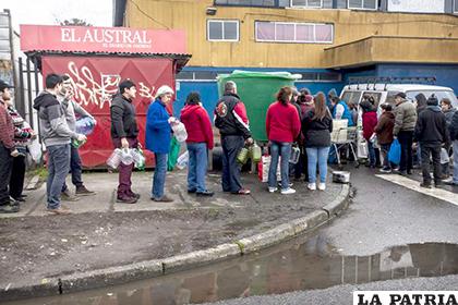 El servicio de agua potable estuvo cortado durante 10 días en la ciudad chilena de Osorno /LA TERCERA