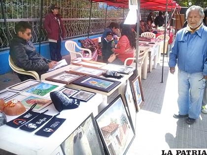 Feria de las Artes se cumple en la plaza 