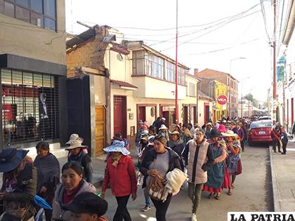 Los comerciantes protagonizaron una multitudinaria marcha /LA PATRIA