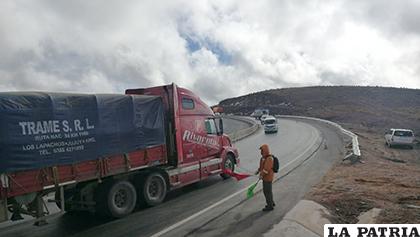Carreteras Caracollo-Confital y Oruro-Potosí fueron cerradas por seguridad /ABC