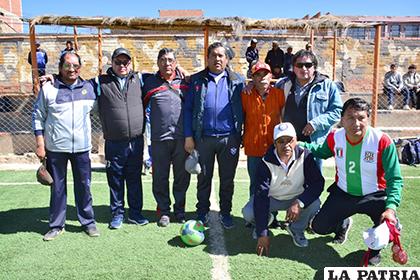 Dirigentes de la Agremiación de Exfutbolistas de Oruro /LA PATRIA
