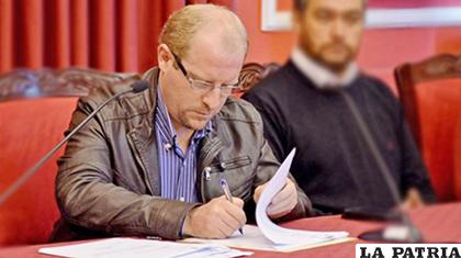 Adrián Oliva, gobernador de Tarija /LA VOZ DE TARIJA