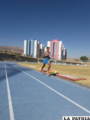 Basco durante su entrenamiento en la pista del Cefed /cortesía Vidal Basco