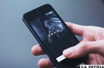 Uber es una aplicación para celular para pedir transporte /Hipertextual