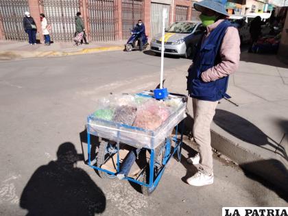 Muchos apuestan por las pastillas artesanales para protegerse de los resfríos /Ovidio Cayoja /LA PATRIA