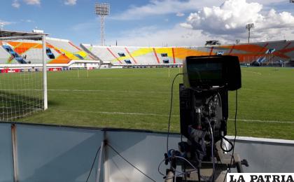 La venta de los derechos de televisación sigue siendo un problema en el fútbol boliviano /APG
