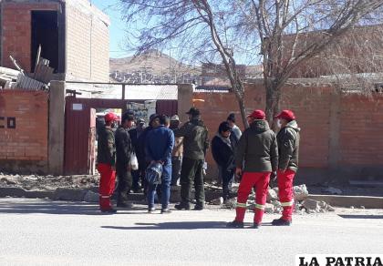 Efectivos policiales y bomberos estuvieron en el lugar del accidente /LA PATRIA
