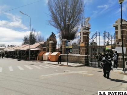 El Cementerio General de la ciudad de Oruro a punto de colapsar /LA PATRIA