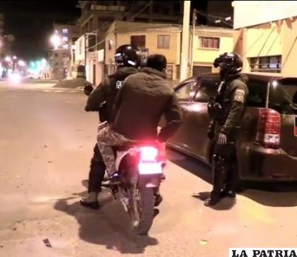 Uno de los infractores estaba con uniforme /LA PATRIA
