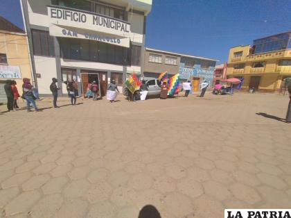 Protestaron en la puerta del Gobierno Municipal de Caracollo
/cortesía de los comunarios del lugar