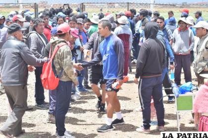 Jugadores e hinchas comenzaron a pronunciarse en favor de Henry López /LA PATRIA /archivo