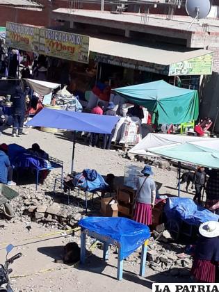 Esta feria se realiza los sábados y domingos en la mencionada zona /LA PATRIA