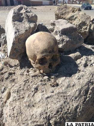 El cráneo fue encontrado al frente de la Sub-Alcaldía /LA PATRIA
