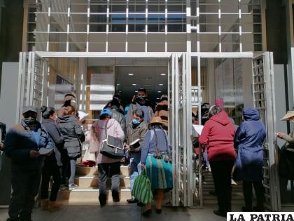 Por día se entregan 135 fichas para Derechos Reales /LA PATRIA