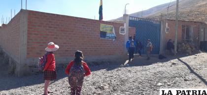 Los estudiantes de “Agua Milagro” pasan clases en casas particulares que prestaron los vecinos /LA PATRIA