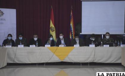 El diálogo por la pacificación de Adepcoca encarado en el hotel París en plaza Murillo /APG