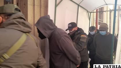 Se abrió un sumario contra los militares sorprendidos en la casa de citas /LA PATRIA