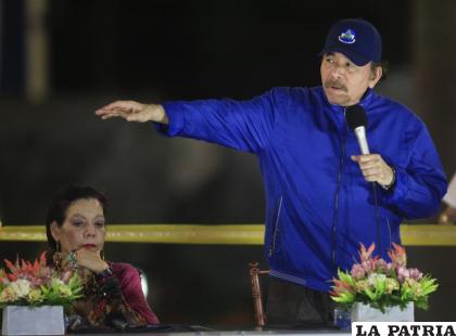 El presidente de Nicaragua, Daniel Ortega, habla junto a la primera dama y vicepresidenta Rosario Murillo 
/AP Foto/Alfredo Zuniga, Archivo
