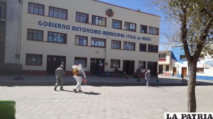 Las autoridades implementan los protocolos de bioseguridad para evitar más contagios /FACEBOOK