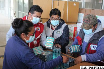 Entrega de los médicos e insumos /LA PATRIA