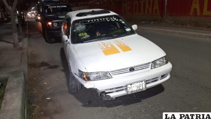 El vehículo habría chocado contra el pretil de la acera /LA PATRIA