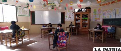 En cada aula hay pocos estudiantes /LA PATRIA