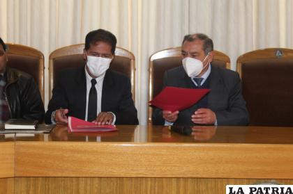 Los representantes de las dos entidades en la suscripción del convenio /cco