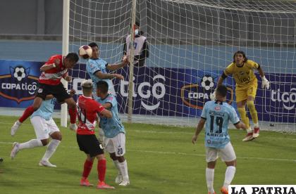 Aurora y Nacional Potosí terminaron empatando 0-0 en Cochabamba /APG